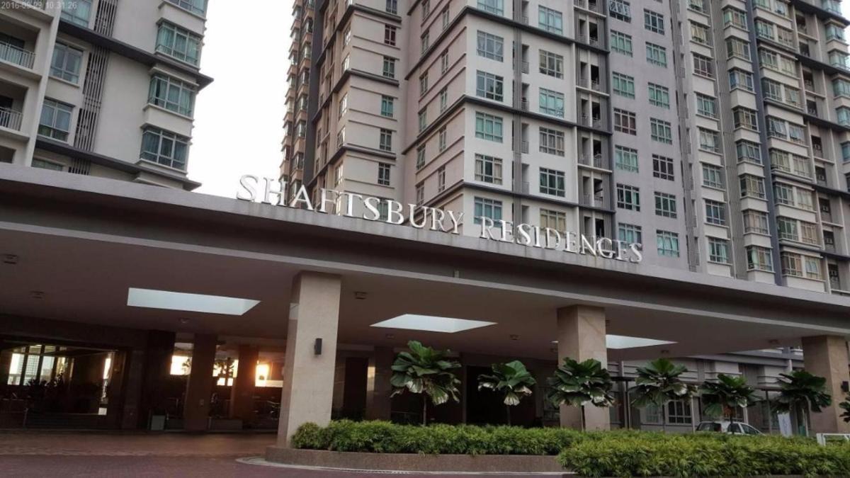 Flexihome-my: Work-friendly Shaftsbury In Apartment Cyberjaya