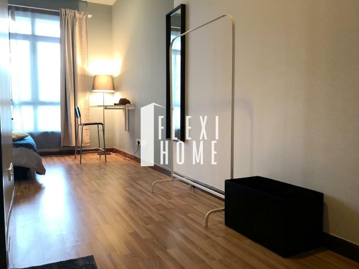 Flexihome-my: Work-friendly Shaftsbury In Apartment Cyberjaya
