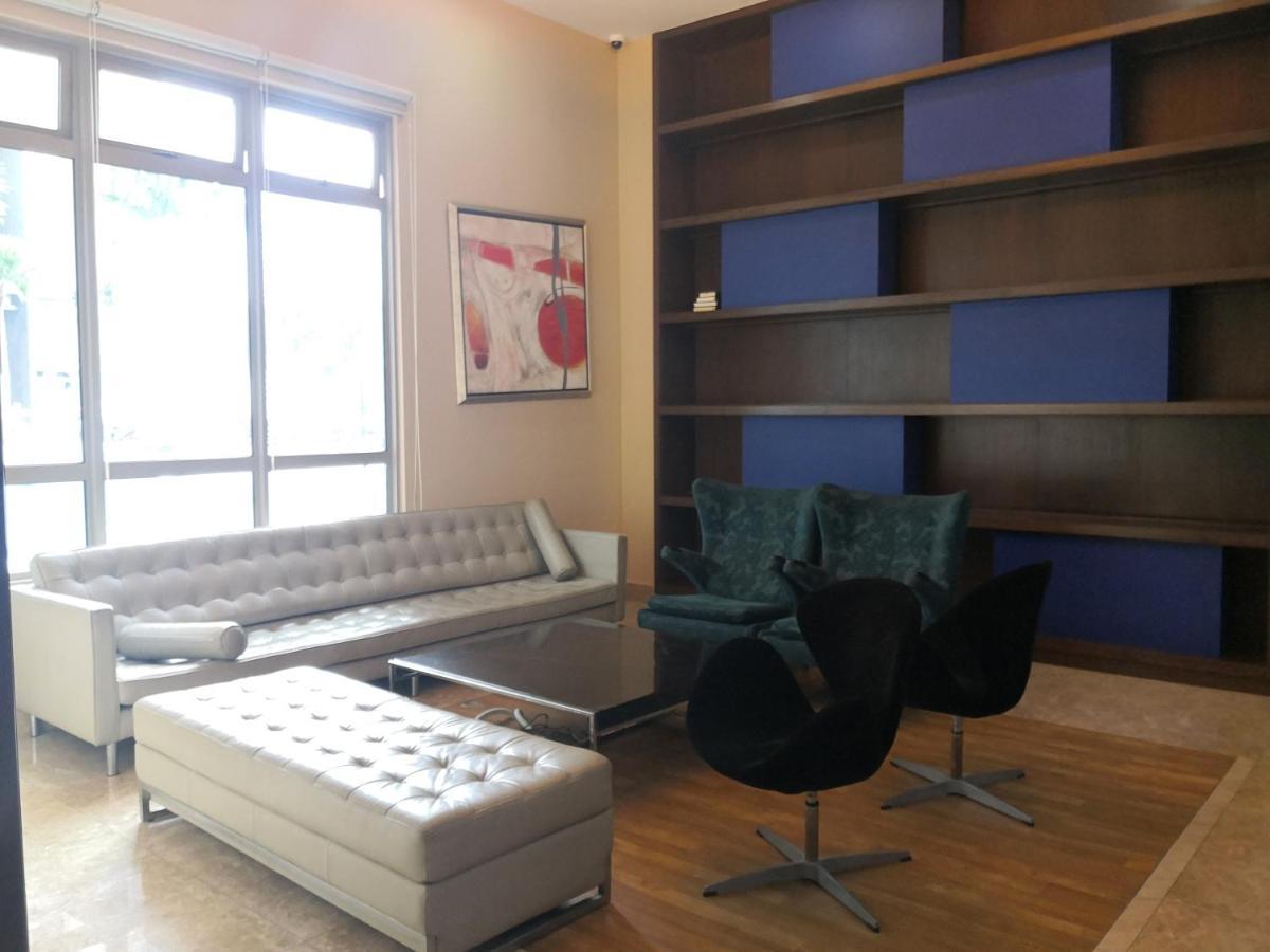 Flexihome-my: Work-friendly Shaftsbury In Apartment