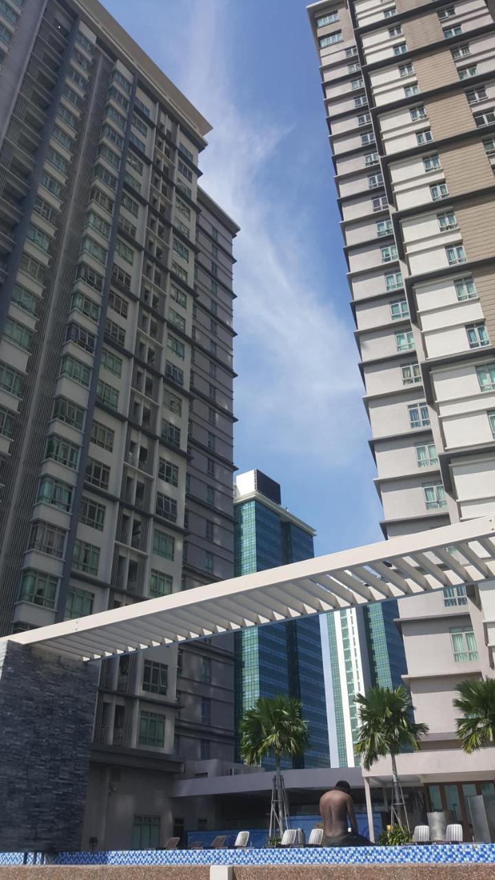 Flexihome-my: Work-friendly Shaftsbury In Apartment *